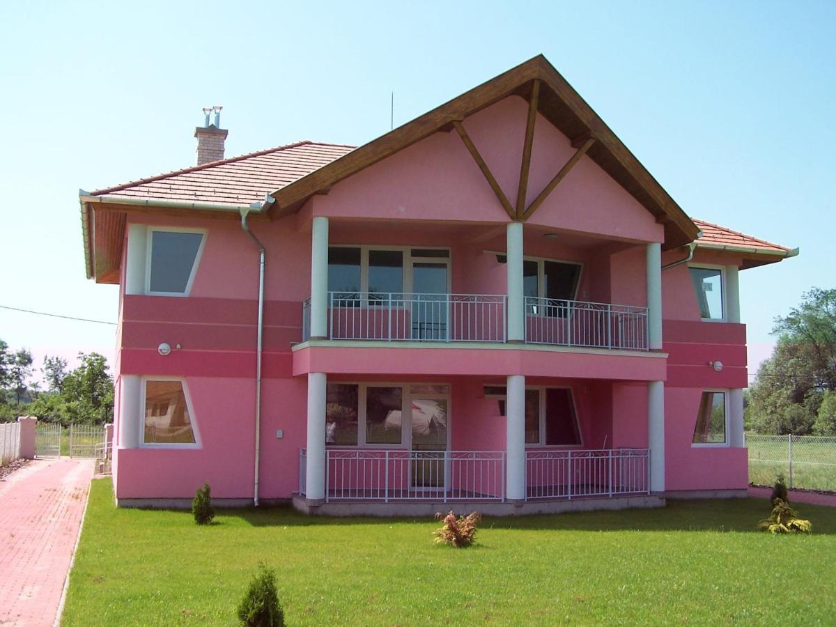 Liget Apartmanhaz Kehidakustany Exterior photo