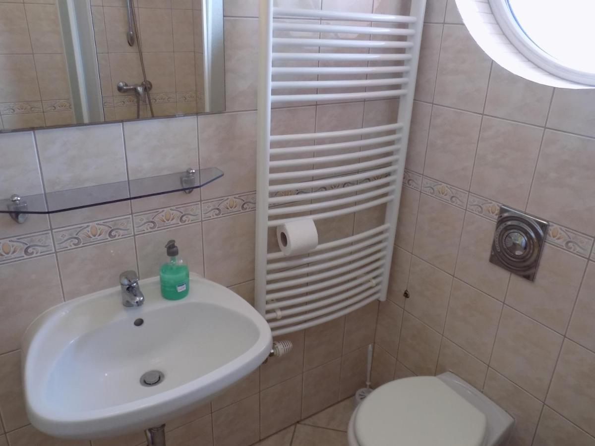 Liget Apartmanhaz Kehidakustany Exterior photo