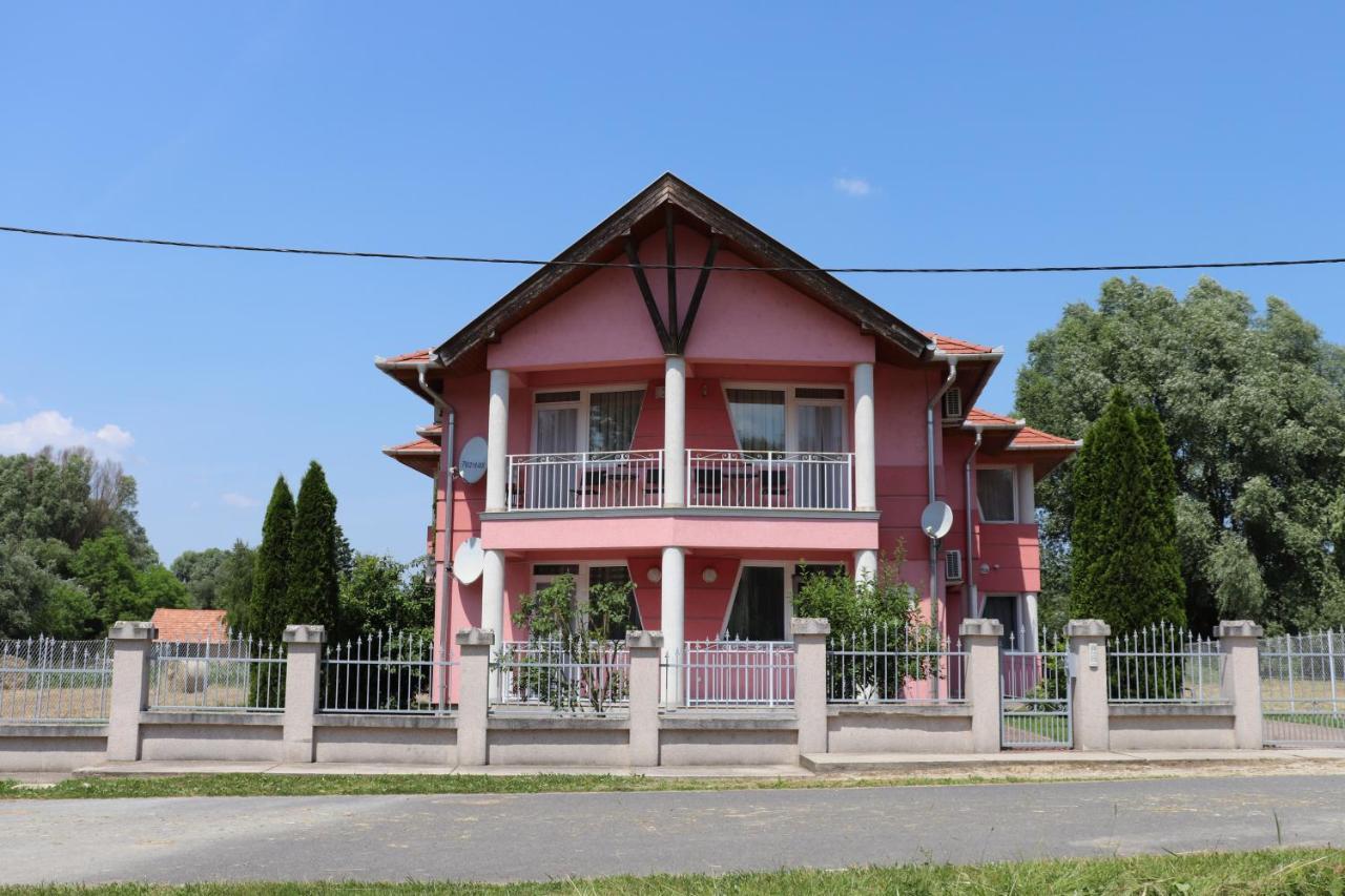 Liget Apartmanhaz Kehidakustany Exterior photo