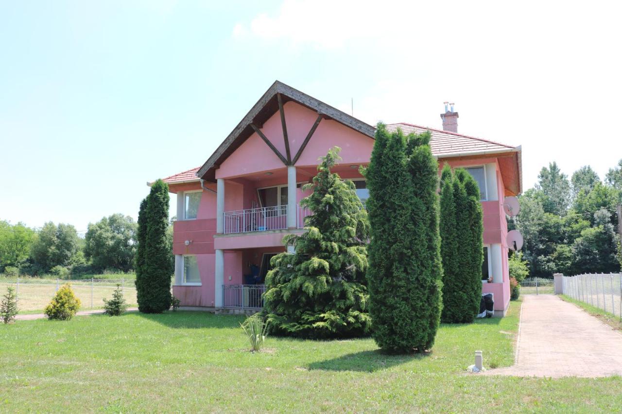 Liget Apartmanhaz Kehidakustany Exterior photo