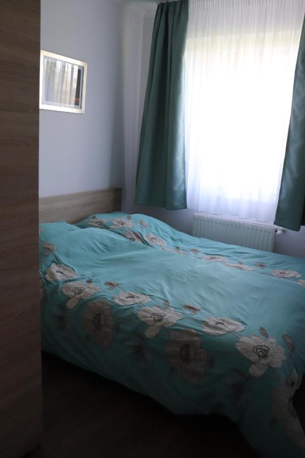 Liget Apartmanhaz Kehidakustany Exterior photo