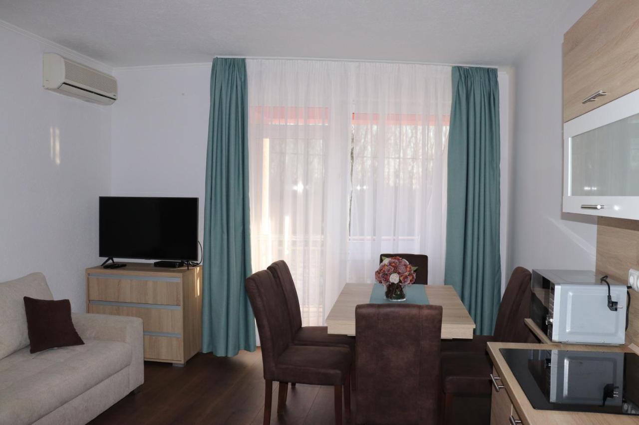Liget Apartmanhaz Kehidakustany Exterior photo