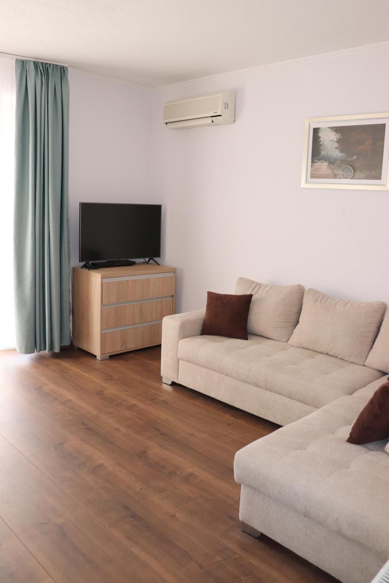 Liget Apartmanhaz Kehidakustany Exterior photo