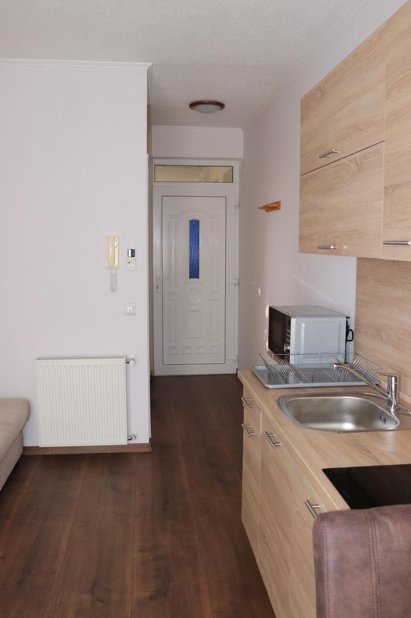 Liget Apartmanhaz Kehidakustany Exterior photo