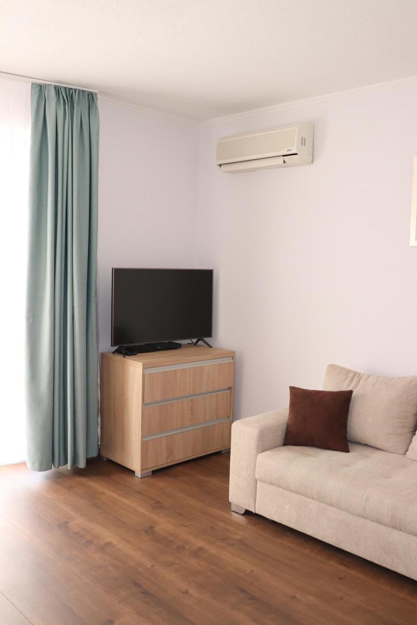 Liget Apartmanhaz Kehidakustany Exterior photo