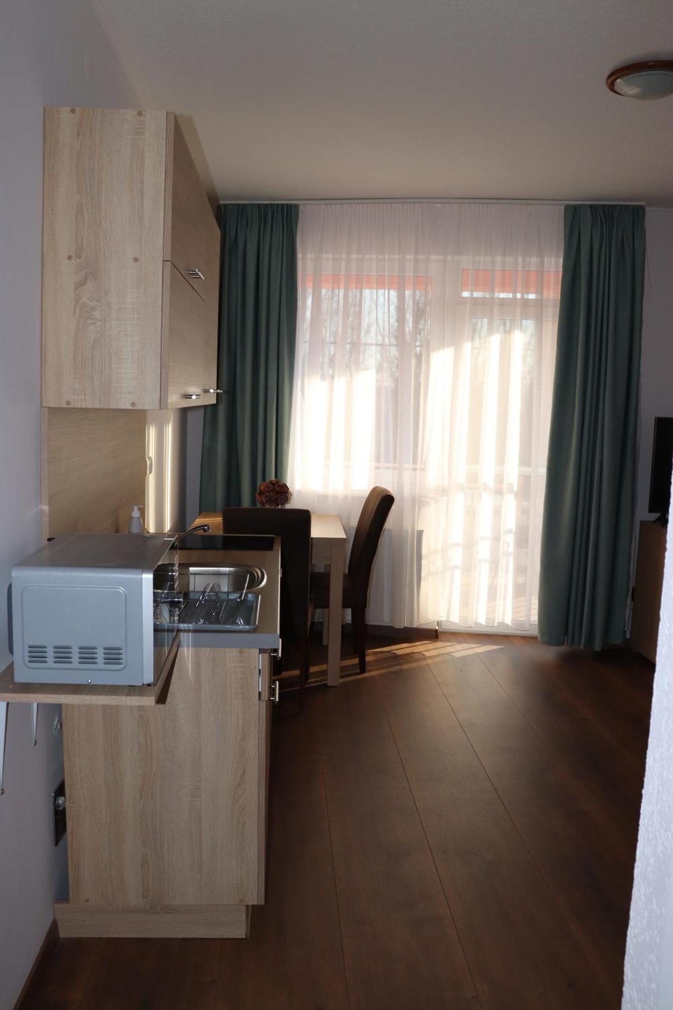 Liget Apartmanhaz Kehidakustany Exterior photo